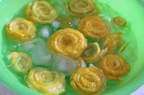 طرز تهیه مربا پوست بالنگ به شکل گل